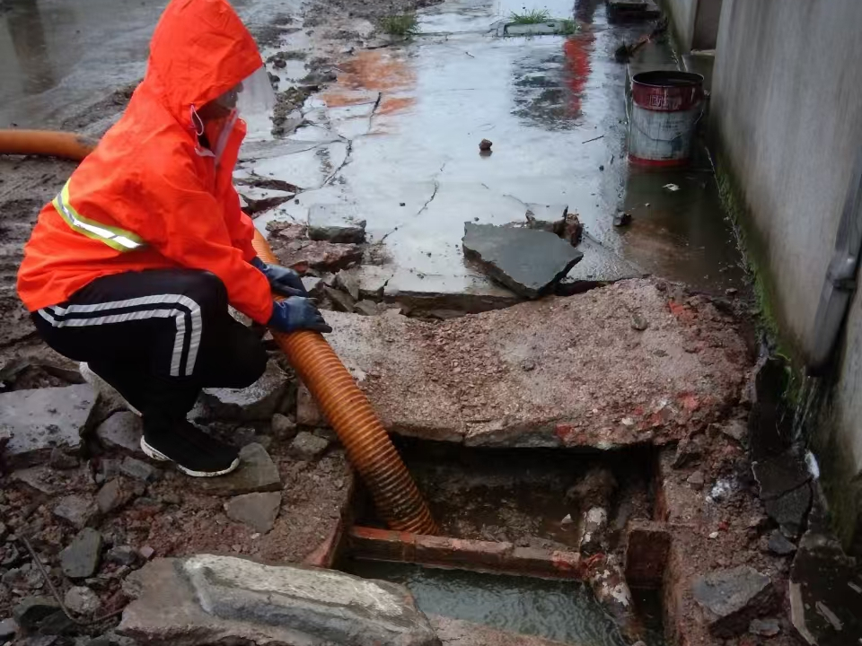 高碑店专业清理污水池 炜誉市政以规范流程守护城市 “肠道”